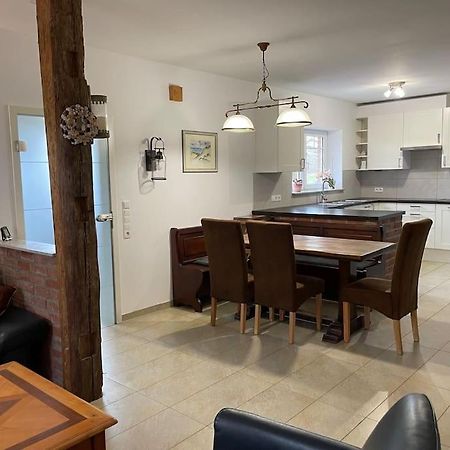 Charmante Ferienwohnung In Idyllischer Lage Jever Esterno foto