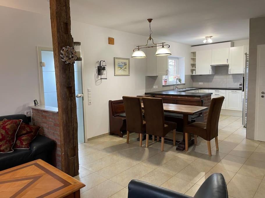 Charmante Ferienwohnung In Idyllischer Lage Jever Esterno foto