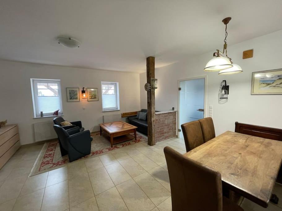 Charmante Ferienwohnung In Idyllischer Lage Jever Esterno foto