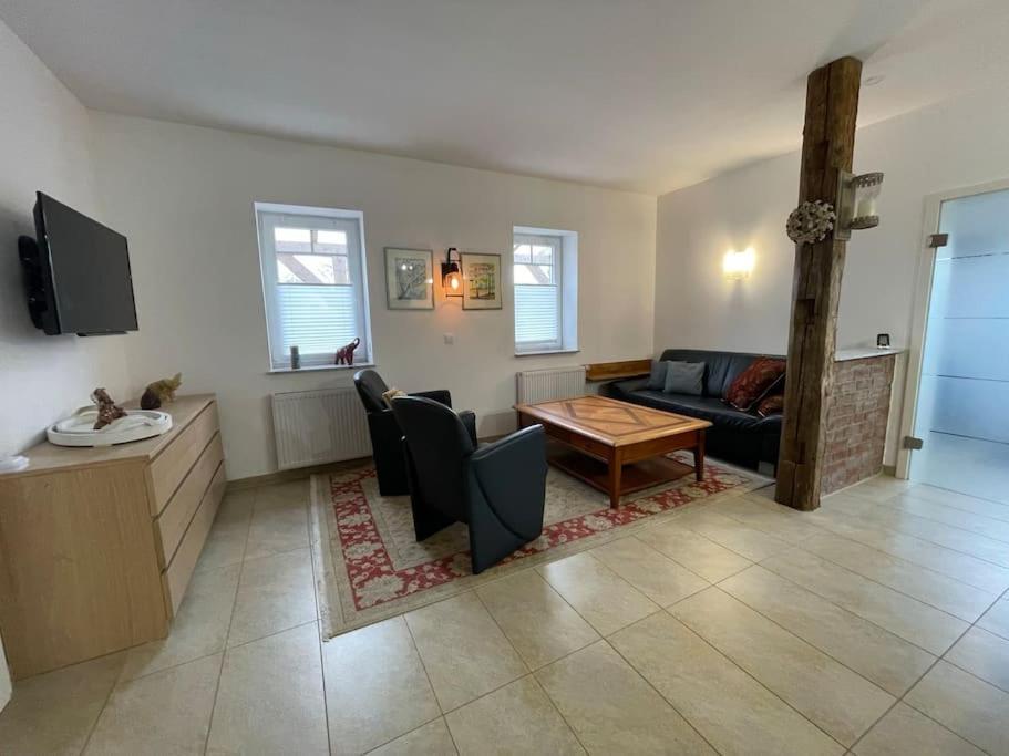 Charmante Ferienwohnung In Idyllischer Lage Jever Esterno foto