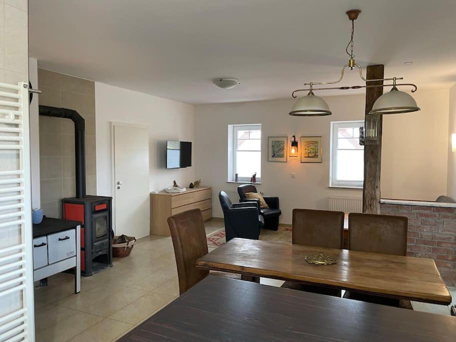 Charmante Ferienwohnung In Idyllischer Lage Jever Esterno foto