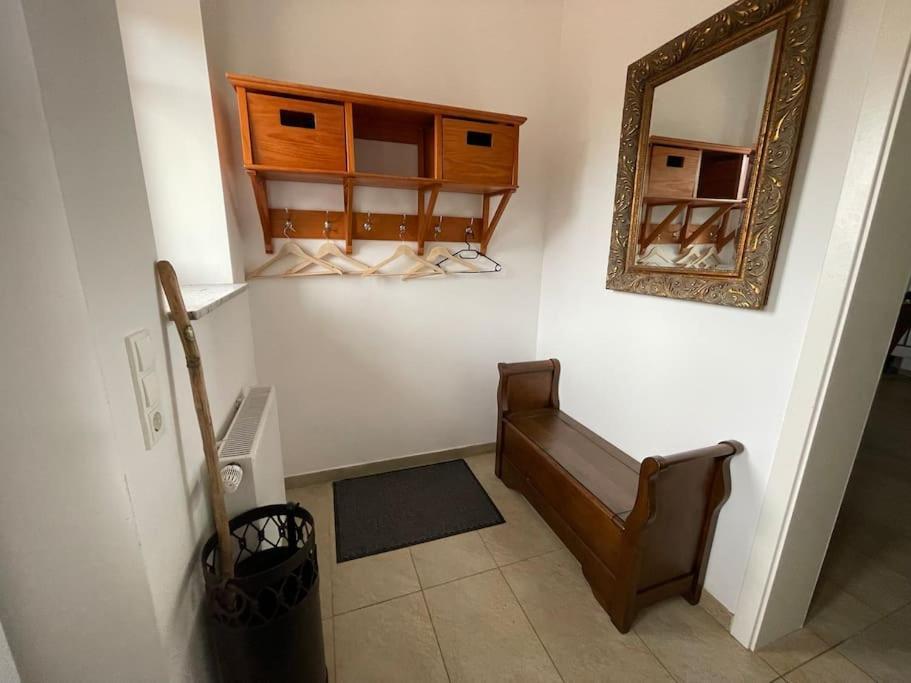 Charmante Ferienwohnung In Idyllischer Lage Jever Esterno foto
