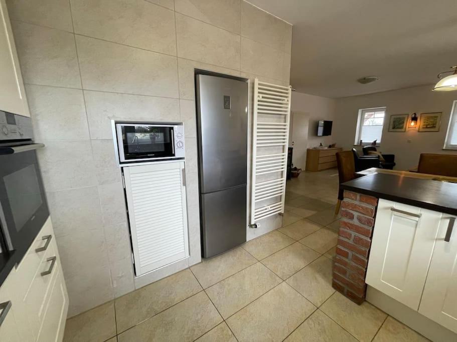 Charmante Ferienwohnung In Idyllischer Lage Jever Esterno foto
