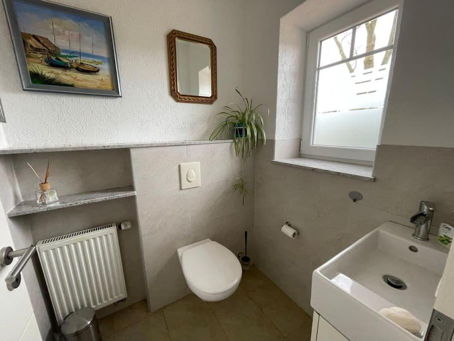 Charmante Ferienwohnung In Idyllischer Lage Jever Esterno foto