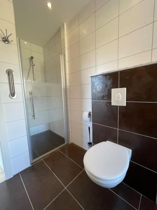 Charmante Ferienwohnung In Idyllischer Lage Jever Esterno foto